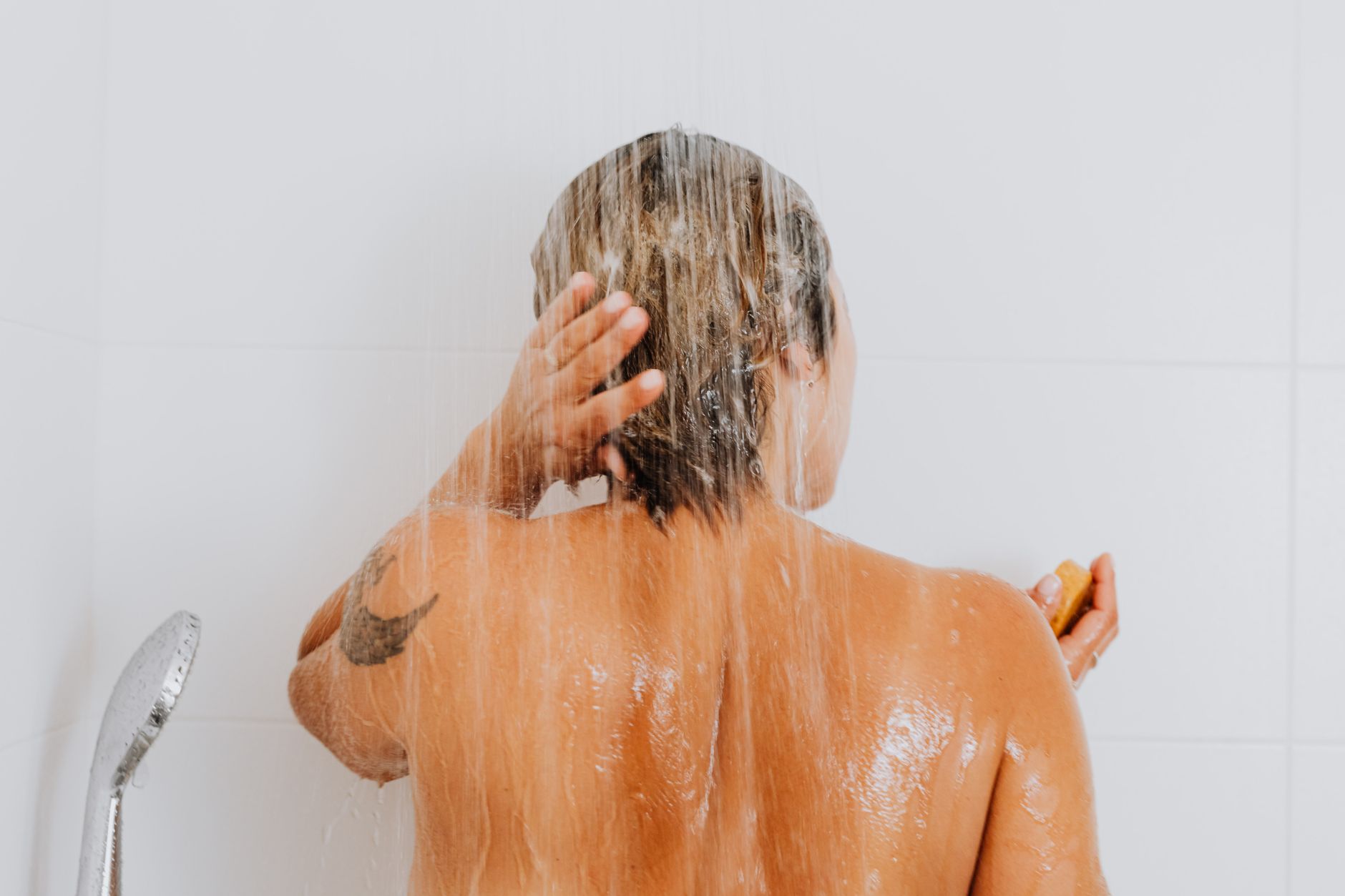 Cold Plunge vs Cold Shower: Temperature, Benefits, and Which Wins
