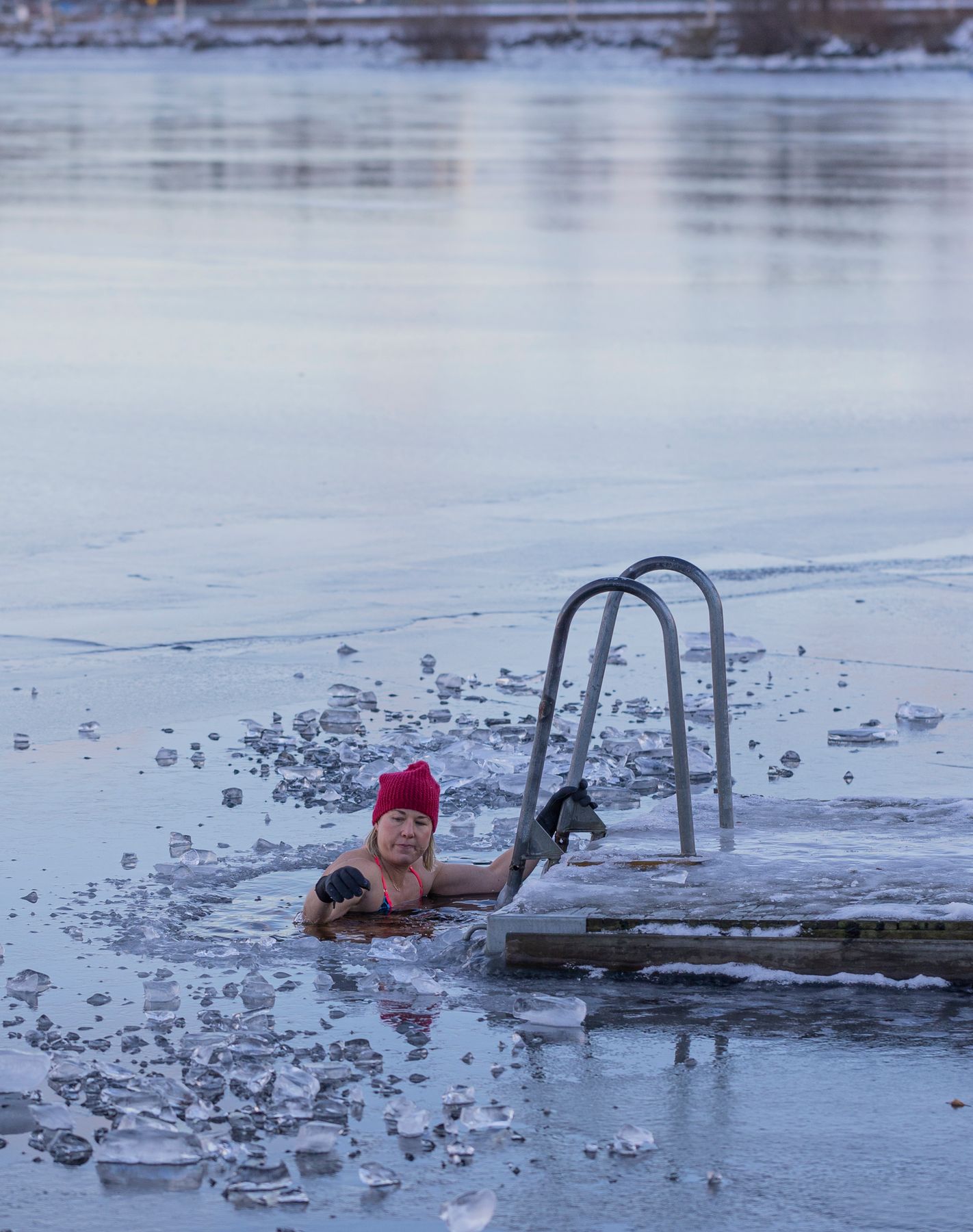 Cold Plunge for Women: Hormones and Safe Practice